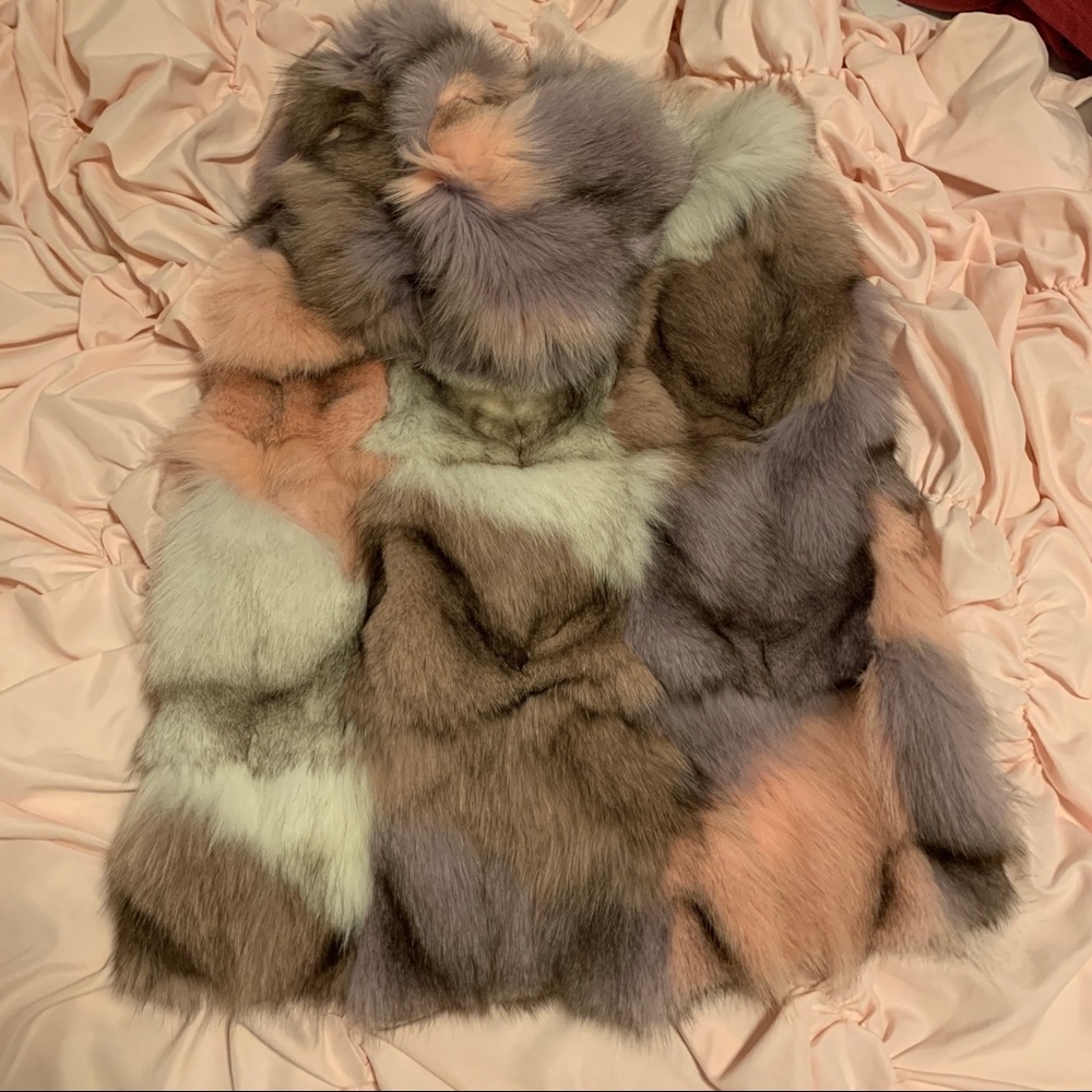 Ozlana Fox Fur and Racoon Fur Vest - Picture 5 of 8